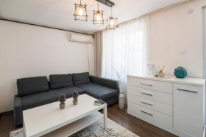 2BR Apartment w/AC + Kitchen in Şişli